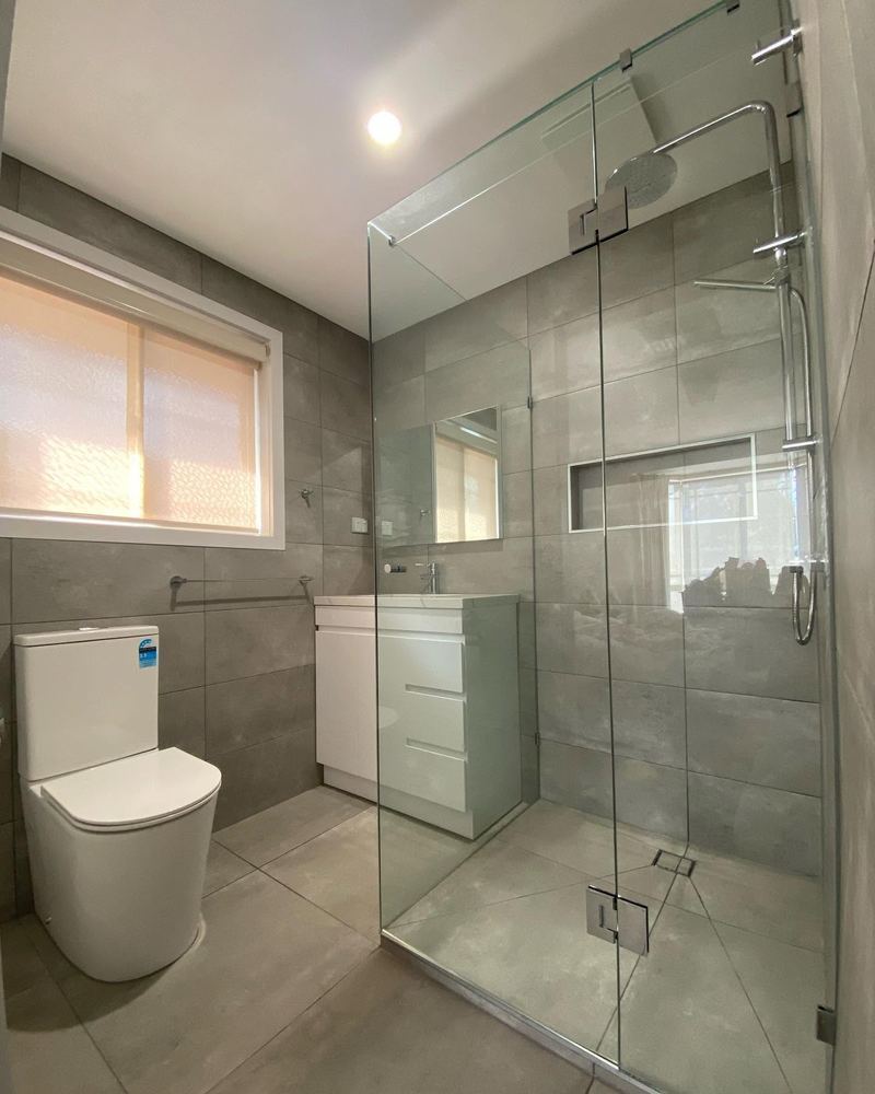 Ensuite with frameless glass shower screen