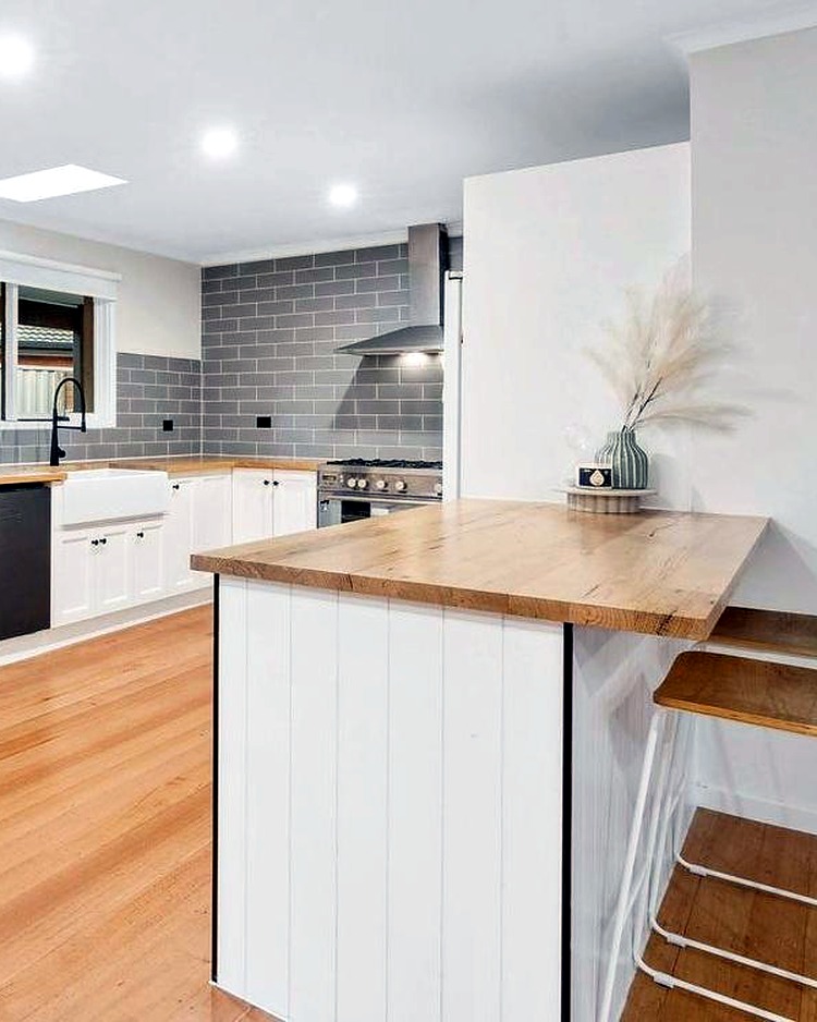 Kitchen renovation with skylight and breakfast bar, Caulfield
